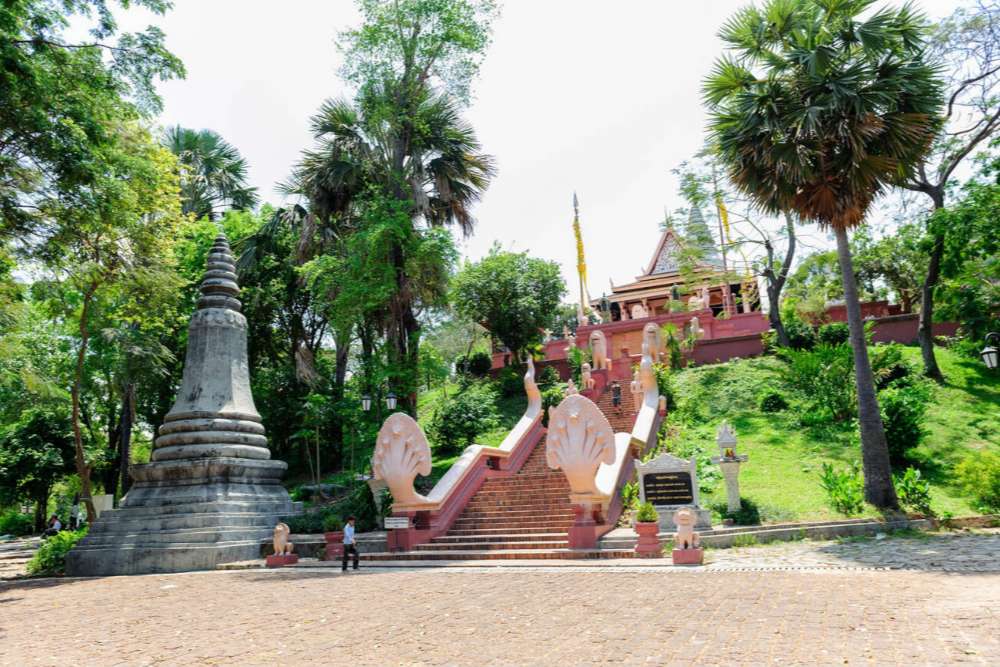 Vista panoramica di Wat Phnom, il tempio più sacro di Phnom Penh.